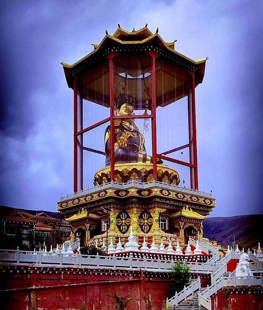 Statue of Guru Rinpoche outside Chanang Monastery before its demolition in November 2021