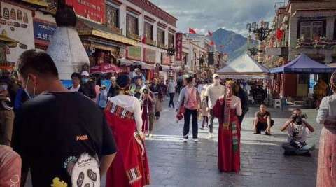 Featured image for “Tibetans blocked from Buddhist sites in Lhasa while Chinese tourists allowed in”