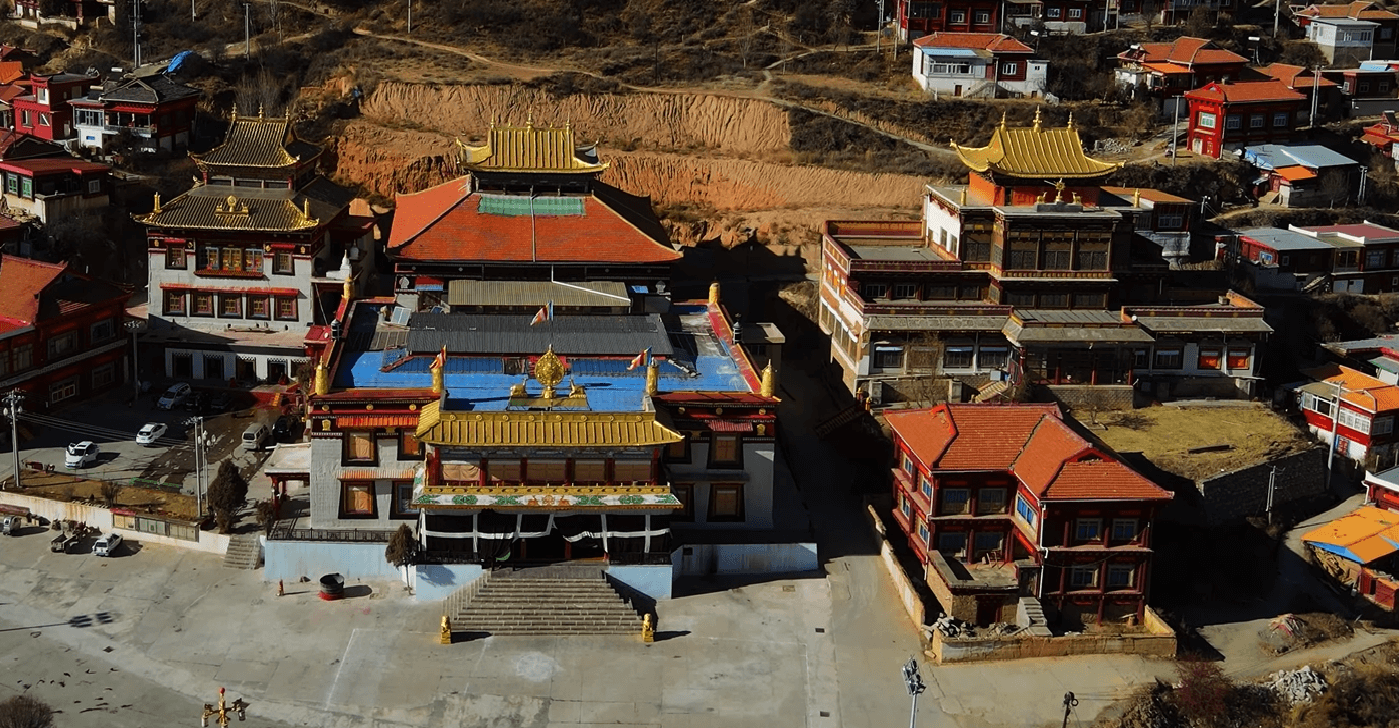 Part of Drago Monastery, where Barong Rinpoche's residence and monk’s quarters are located