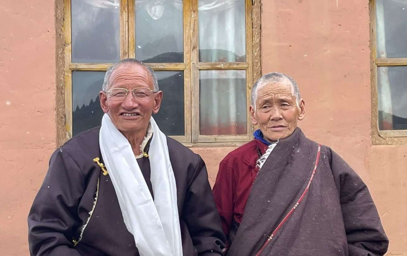 Rachung Gendun’s late uncle Taphun (L) and his late mother Norpu (R). Photo taken before Taphun’s death from self-immolation protest in March 2022