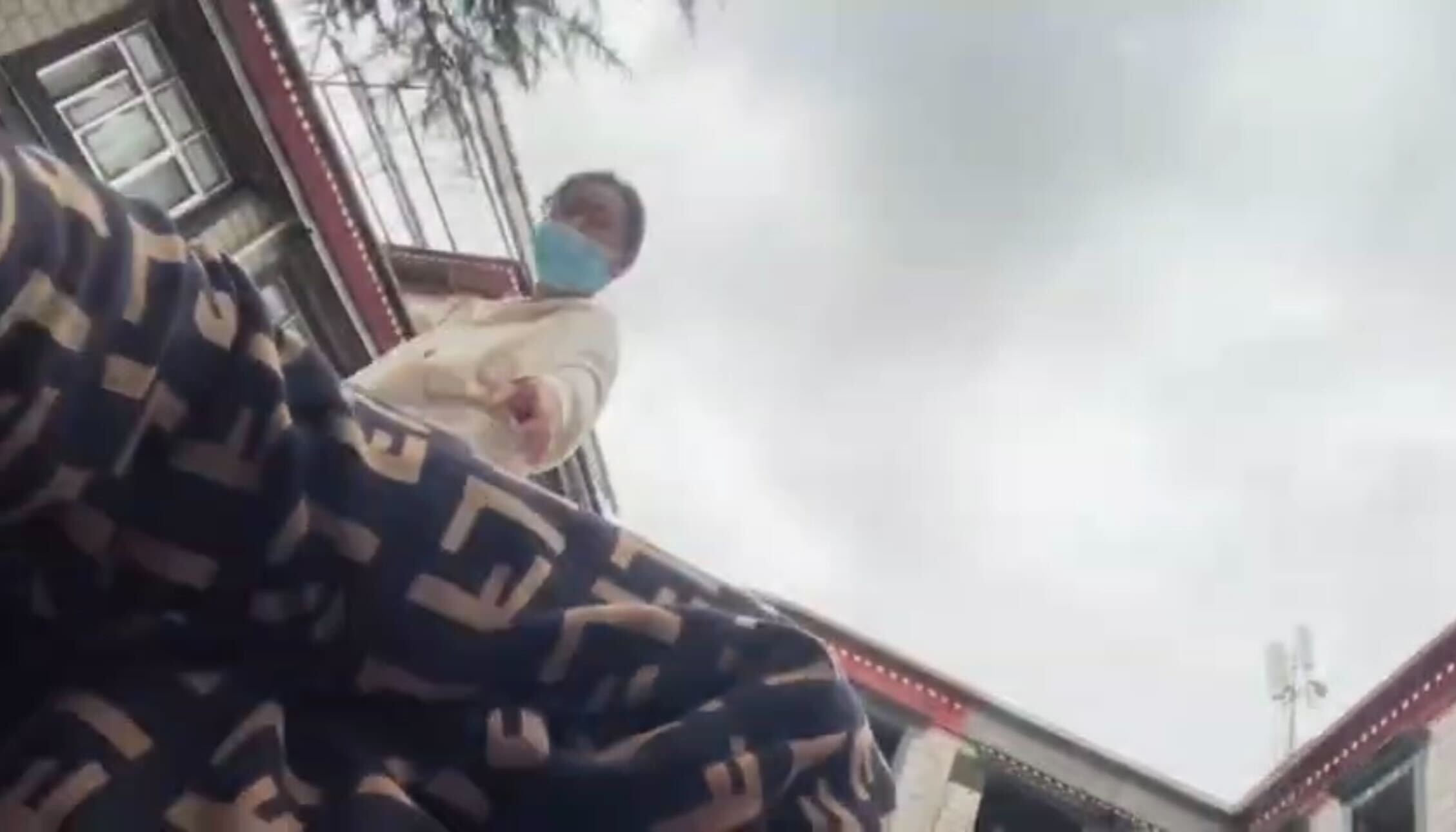 Featured image for “Tibetan woman in detention jump while seeking to visit imprisoned brother”