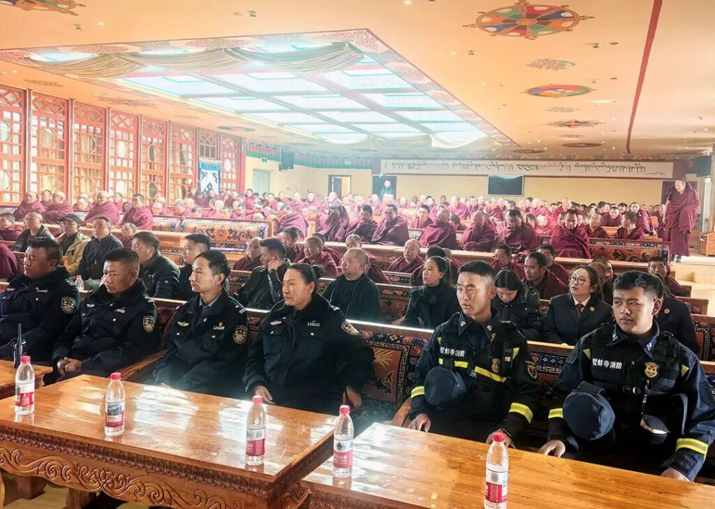 The United Front Work Department of the Lhasa Municipal Committee, in conjunction with relevant departments, organised activities at Drepung Monastery to promote the Chinese Constitution, the National Security Law, the Law on Promoting Ethnic Unity and Progress, and the Law on the General National Language and Script. 24 March 2026
