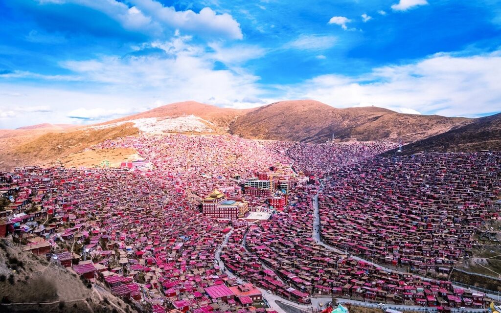 Larung Gar prior to demolitions.