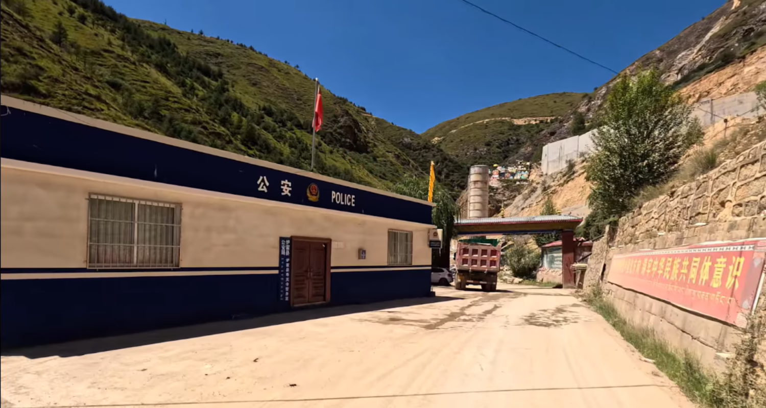 Police station at the entrance gate of Drago Monastery, built after 2021 crackdown in Drago County. Image source: Google Earth, September 2025.